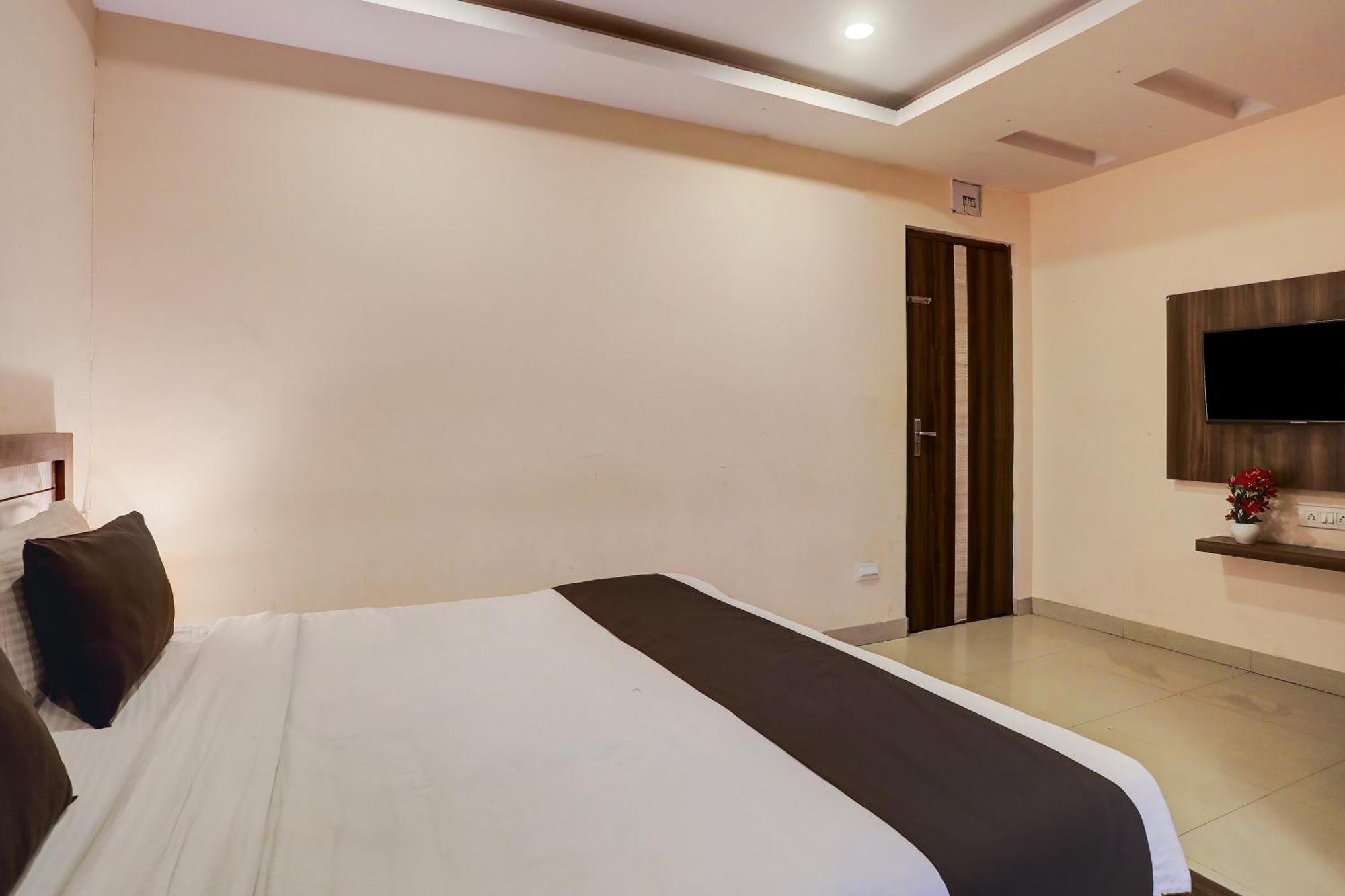 Super Hotel O Vaishnavi Inn Hyderabad Exterior foto