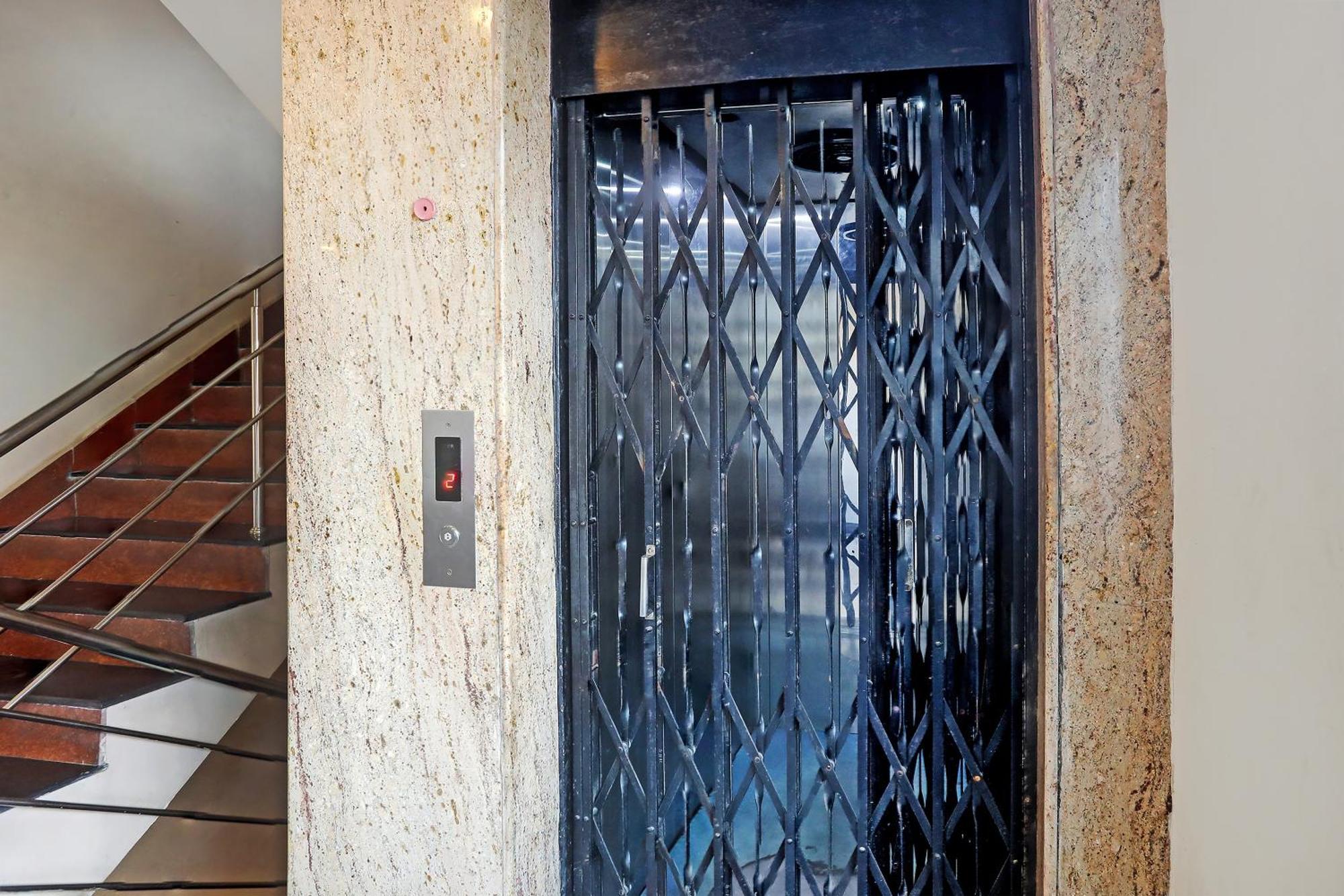 Super Hotel O Vaishnavi Inn Hyderabad Exterior foto