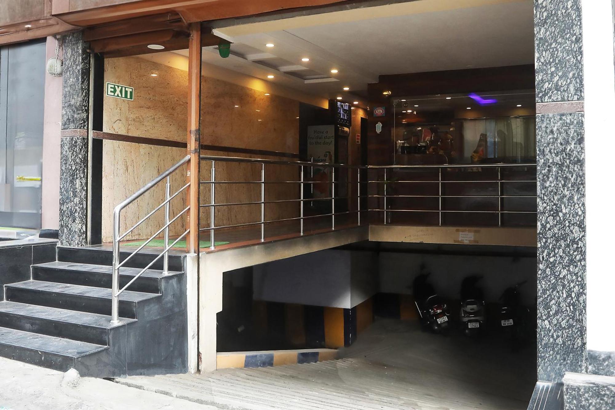 Super Hotel O Vaishnavi Inn Hyderabad Exterior foto